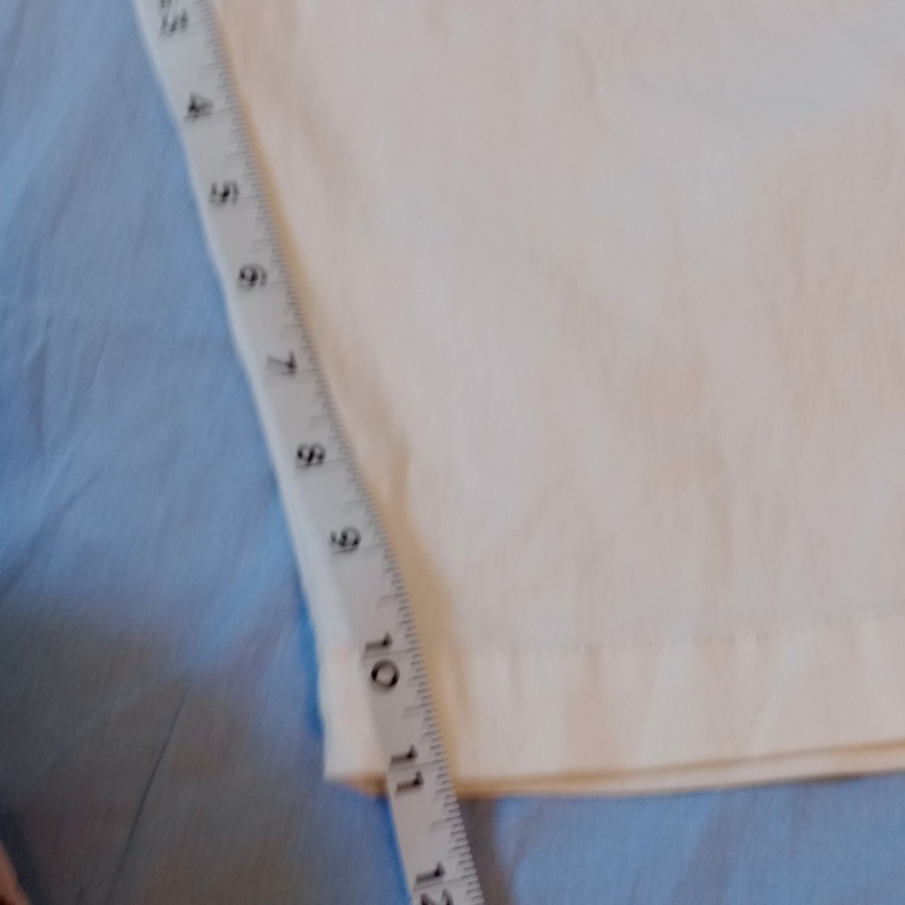 UNIONBAY White Bermuda Shorts Classic Summer Style, Size 9 - Picture 7 of 12